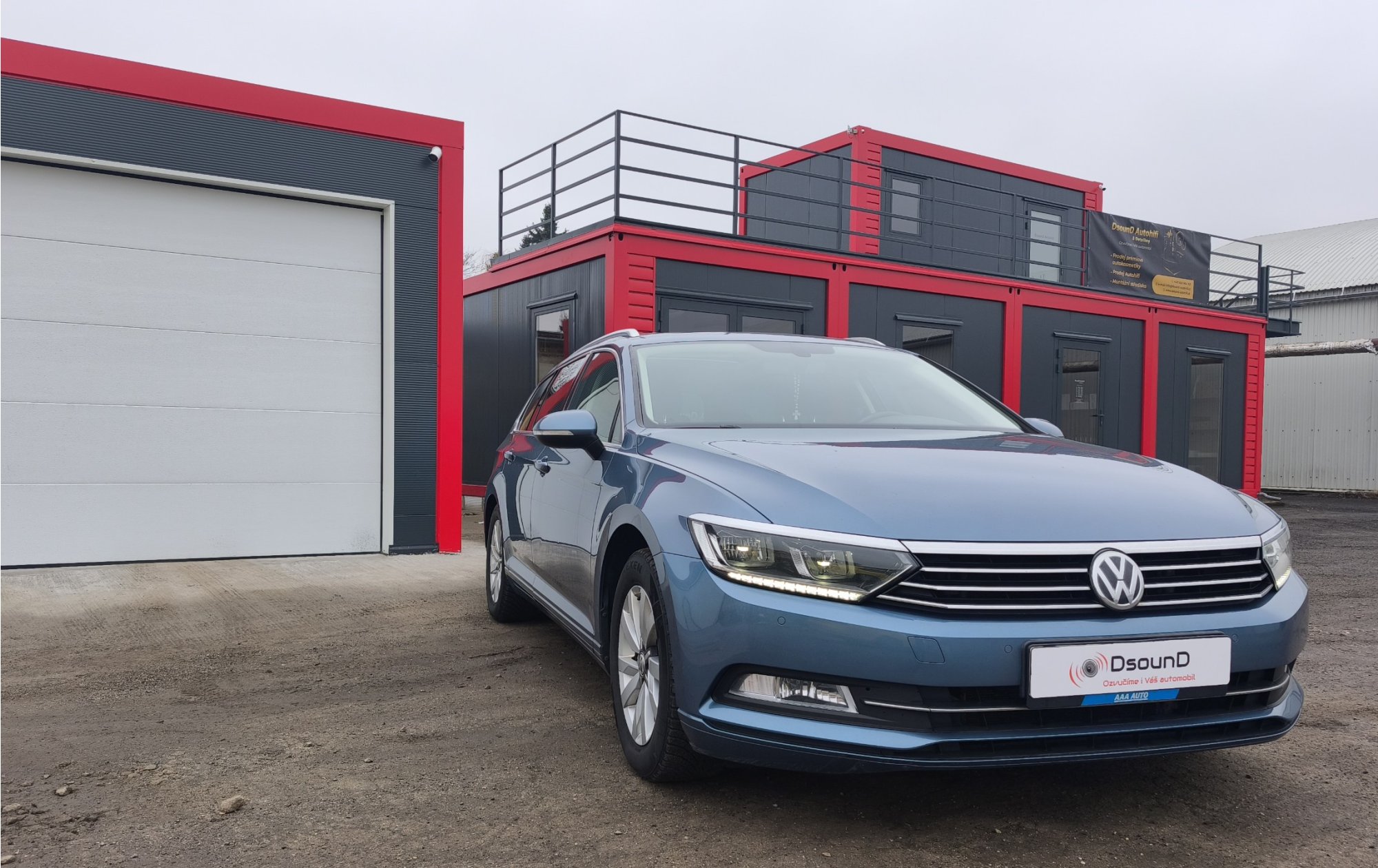 VW Passat B8 - přední reproduktory, aktivní subwoofer