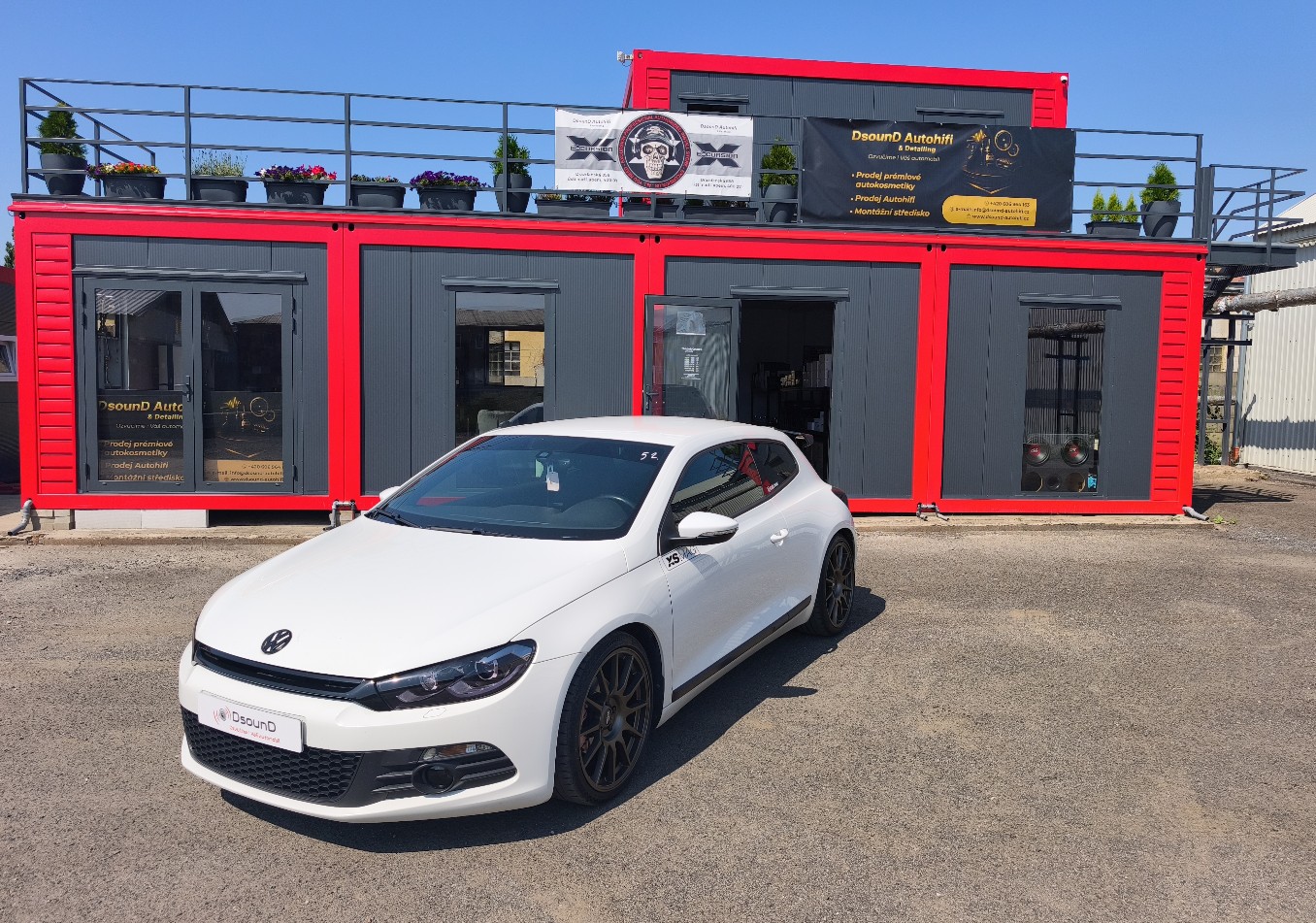 VW Scirocco - subwoofer set + oprava napáchaných škod