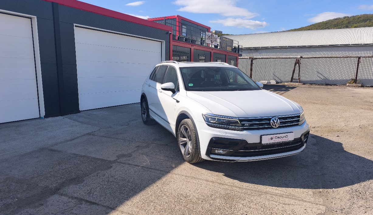 VW Tiguan R line - výměna reproduktorů