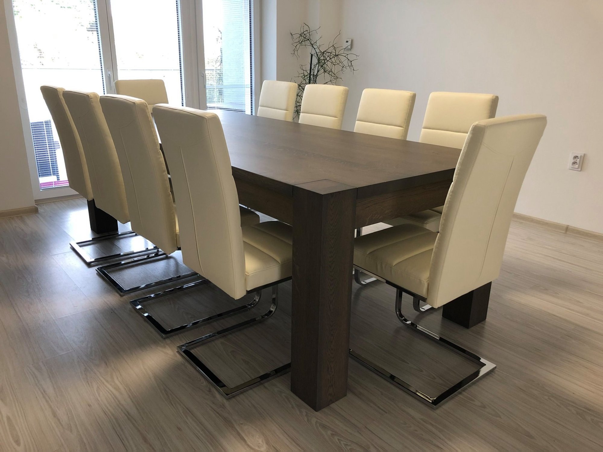 Rokovacie stoly a stoly pre zasadačky