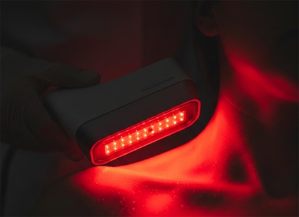 Nejčastější mýty o terapii červeným světlem: co je realita a co jen dobře znějící strašák?