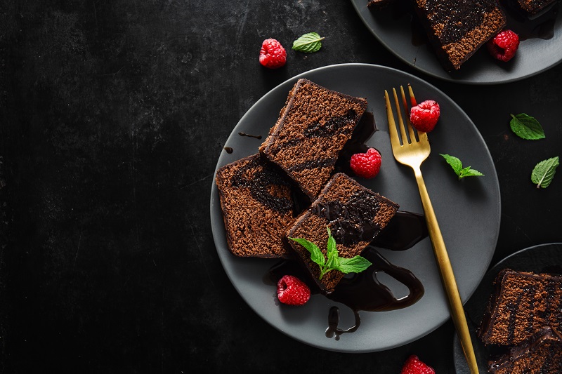 Jak vyrobit čokoládové ozdoby na dort? ✓ | Přečtěte si více na Dudlu.cz