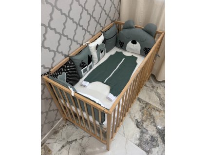 FAREBNÝ mantinel s mackom na záhlavie + biela a čierna látka