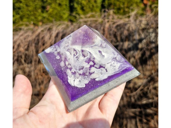 Pyramida vnitřní síly, ametyst