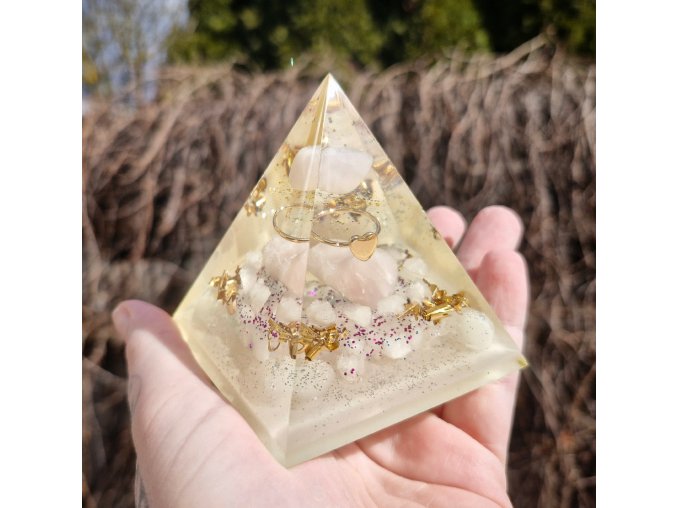 Pyramida prstýnek srdíčko, růženín fosforuje
