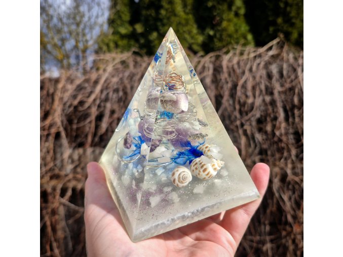 Pyramida klidu, ametyst, křišťál, fosforuje