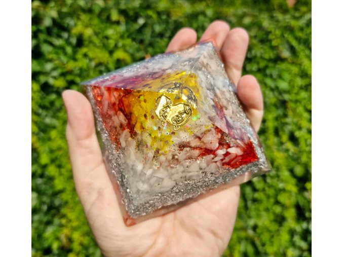 Pyramida POD RŮŽÍ - ženství, křišťál...