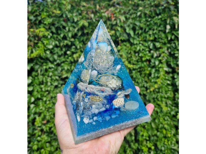 Pyramida vnitřní země, křišťál, fosforuje