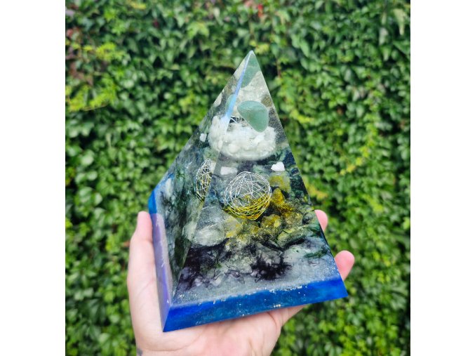 Pyramida země, křišťál