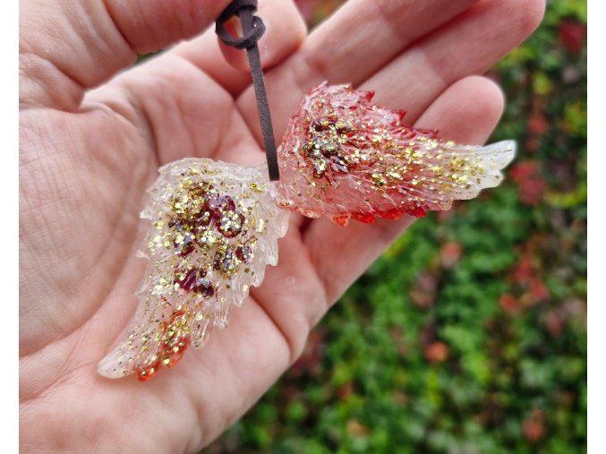 Andělská křídla granát křišťál