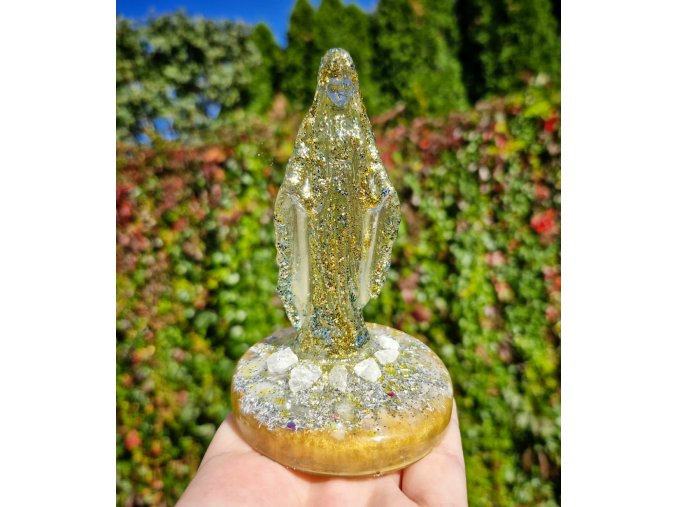 Panenka Marie, křišťál, jemně fosforuje,menší