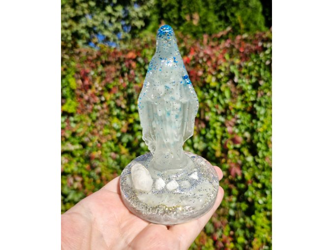 Panenka Marie, křišťál, fosforuje,menší