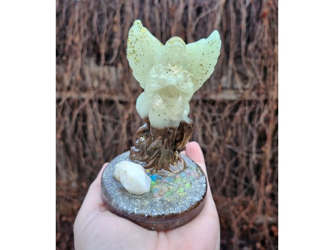 Andělka - fosforuje, křišťál