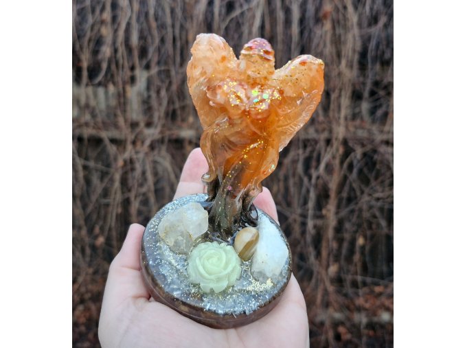 Andělka - fosforuje, křišťál