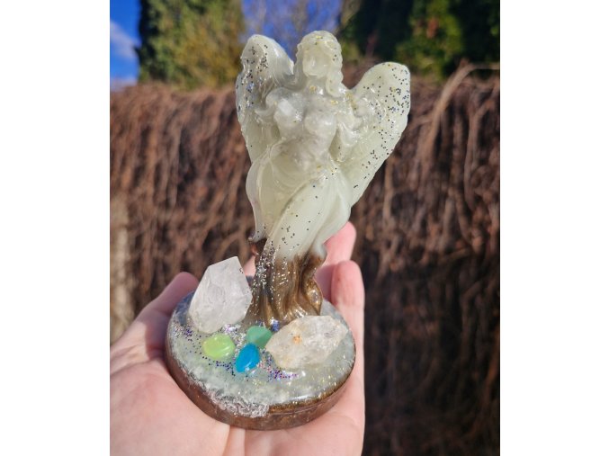 Andělka - fosforuje křišťál