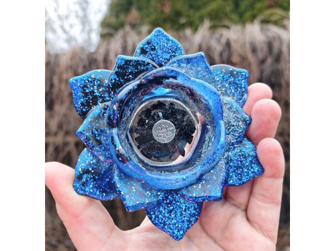 Svícen křišťál, šungit, květ velký