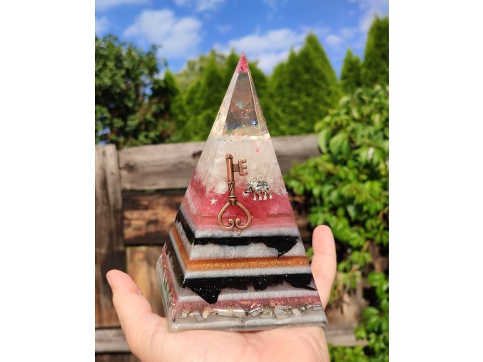 Pyramida dětství - šungit