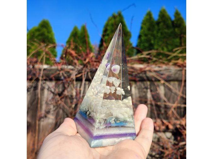 Pyramida s ametystem