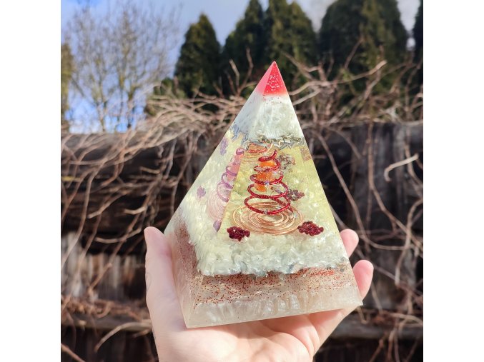 Pyramida "transformátor" s granátem