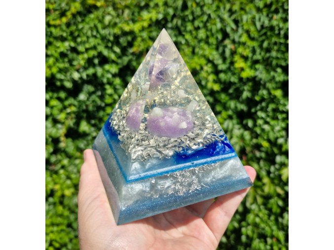 Pyramida intuice s ametystem