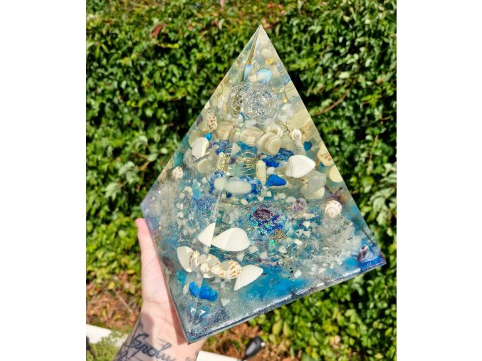 Pyramida MEGA VELKÁ MOŘE, Křišťál - svítící + fosforuje