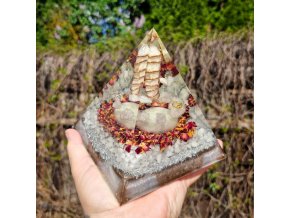 Pyramida rozkvětu, křemen spice z Vysočiny, fosforuje, silná