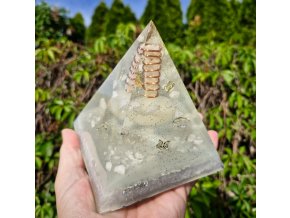 Pyramida očisty, krystal z Vysočiny, fosforuje