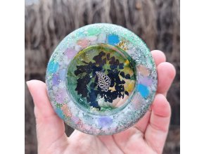 Svícen fosforuje křišťál - menší