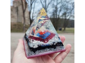 Pyramida ŠUNGIT se zlatem 24 karátů