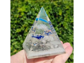 Pyramida lapis lazuli fosforuje