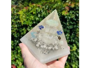 Pyramida lapis lazuli, fosforuje