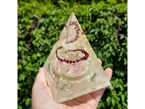 Pyramida andělská s granátem, jemně fosforuje