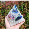 Pyramida šungit, sodalit, fosforuje