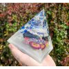 Pyramida šungit, sodalit, fosforuje
