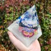 Pyramida šungit, sodalit, fosforuje