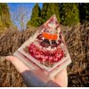 Pyramida ženství - granát, křišťál, fosforuje