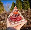Pyramida ženství - granát, křišťál, fosforuje