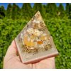 Pyramida křišťál, jemně fosforuje