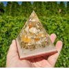 Pyramida křišťál, jemně fosforuje