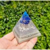 Pyramida lapis lazuli, křišťál