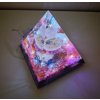 Pyramida lásková s růženínem, fosforuje, svítící
