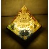 Pyramida 5. ŽIVLŮ, MEGA VELKÁ - KŘIŠŤÁL Z VYSOČINY, MĚSÍČNÍ KÁMEN - fosforuje i svítí