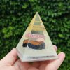 Pyramida tygří oko fosforuje