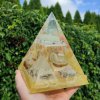 Pyramida speciál, jantar, pruhovaným achát,fosforuje