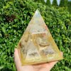 Pyramida speciál, jantar, pruhovaným achát,fosforuje