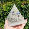 Pyramida lapis lazuli, fosforuje