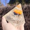 Pyramida hravosti, onyx, fosforuje