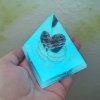Pyramida vnitřní očisty s ametystem, fosforuje