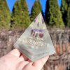 Pyramida vnitřní očisty s ametystem, fosforuje