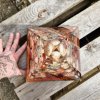 Pyramida MEGA VELKÁ Jaspis, Křišťál - svítící + fosforuje
